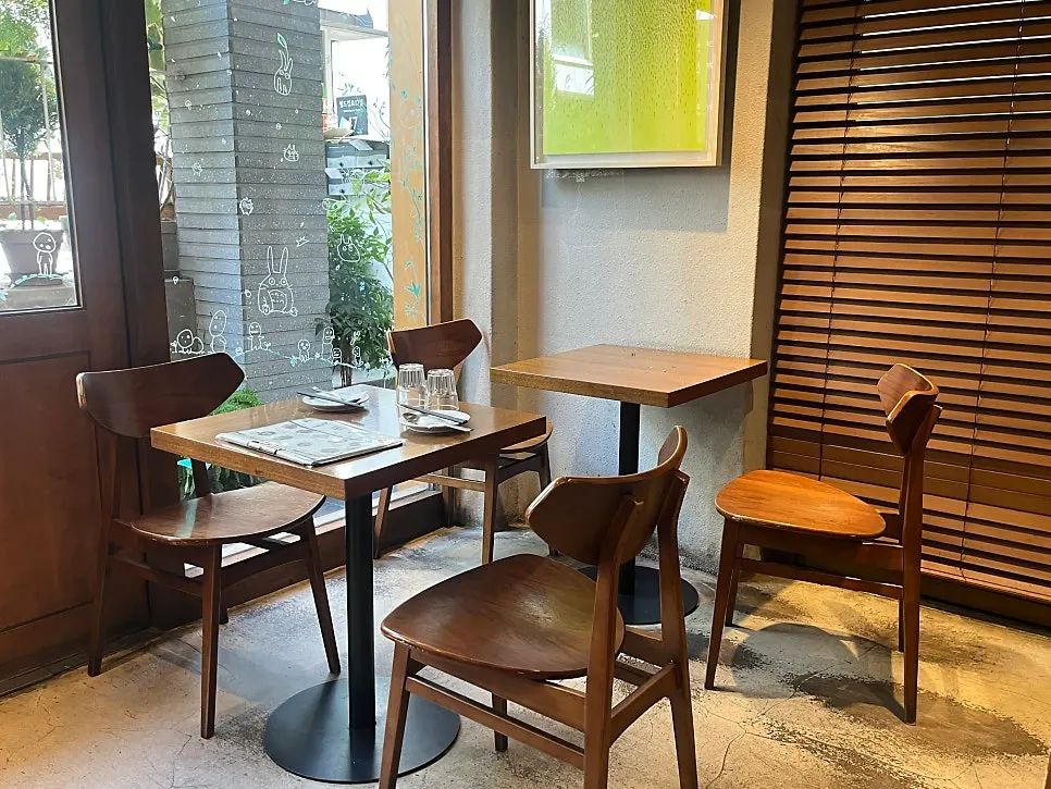 Two-person tables inside Padong at noon on a weekend