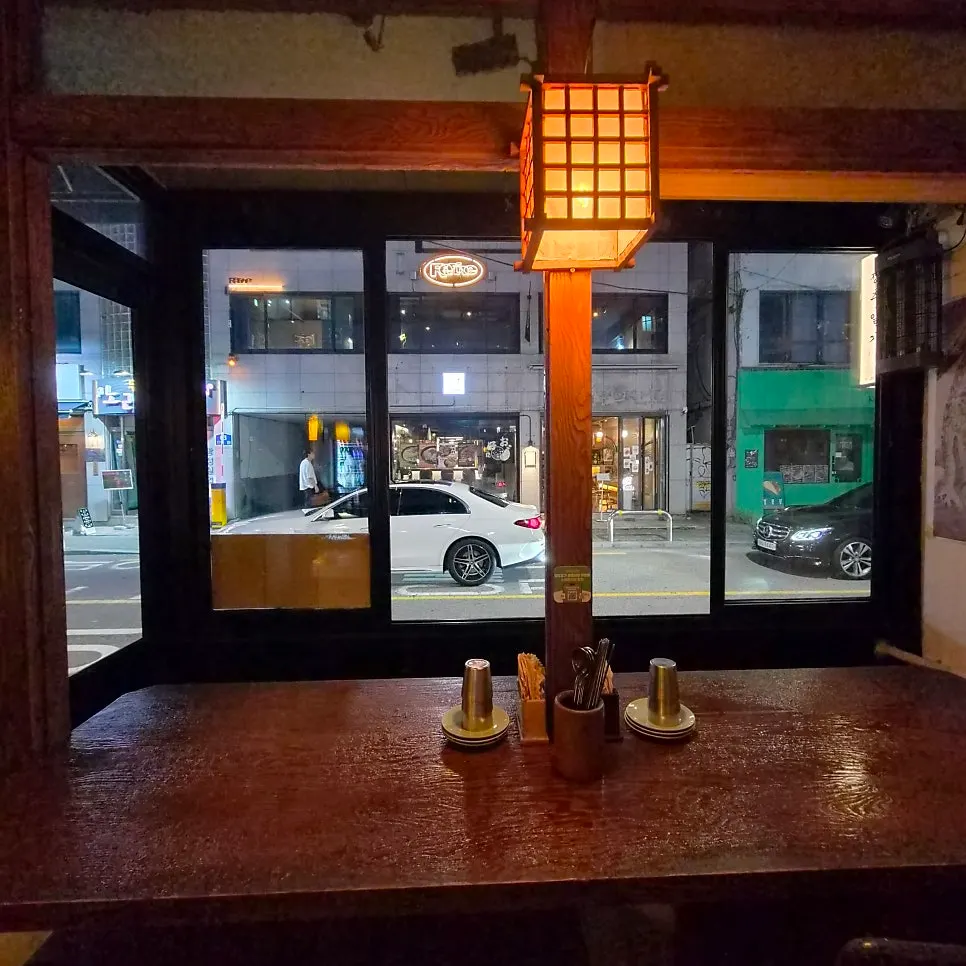 The Mangwon-dong street as seen from Jeongju Ilga's window seat