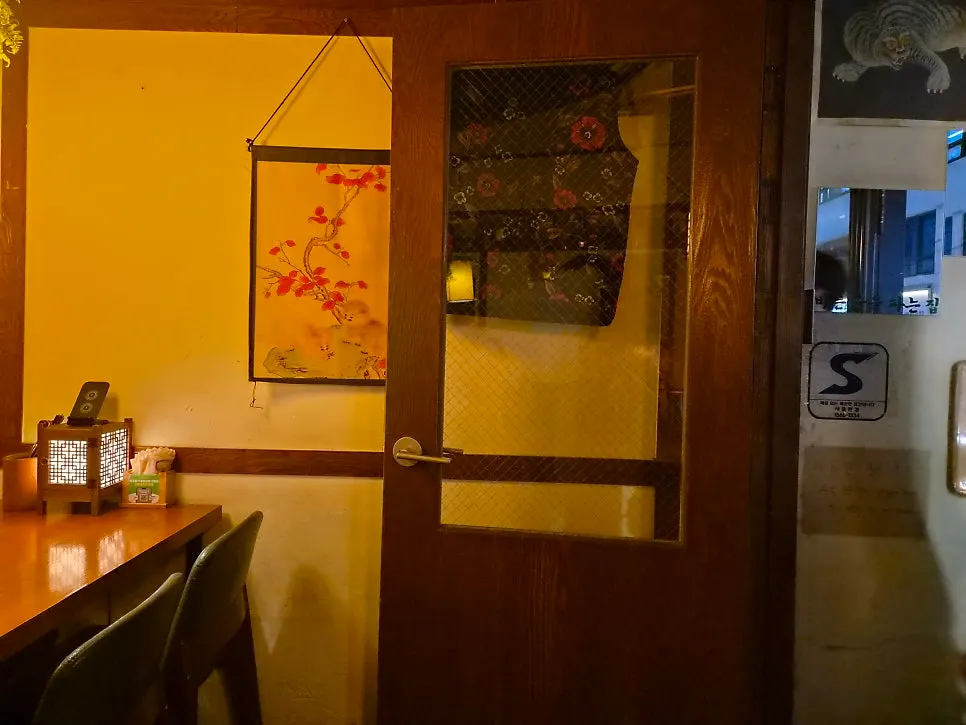 Drinking snacks and drinks set on the table at Jeongju Ilga