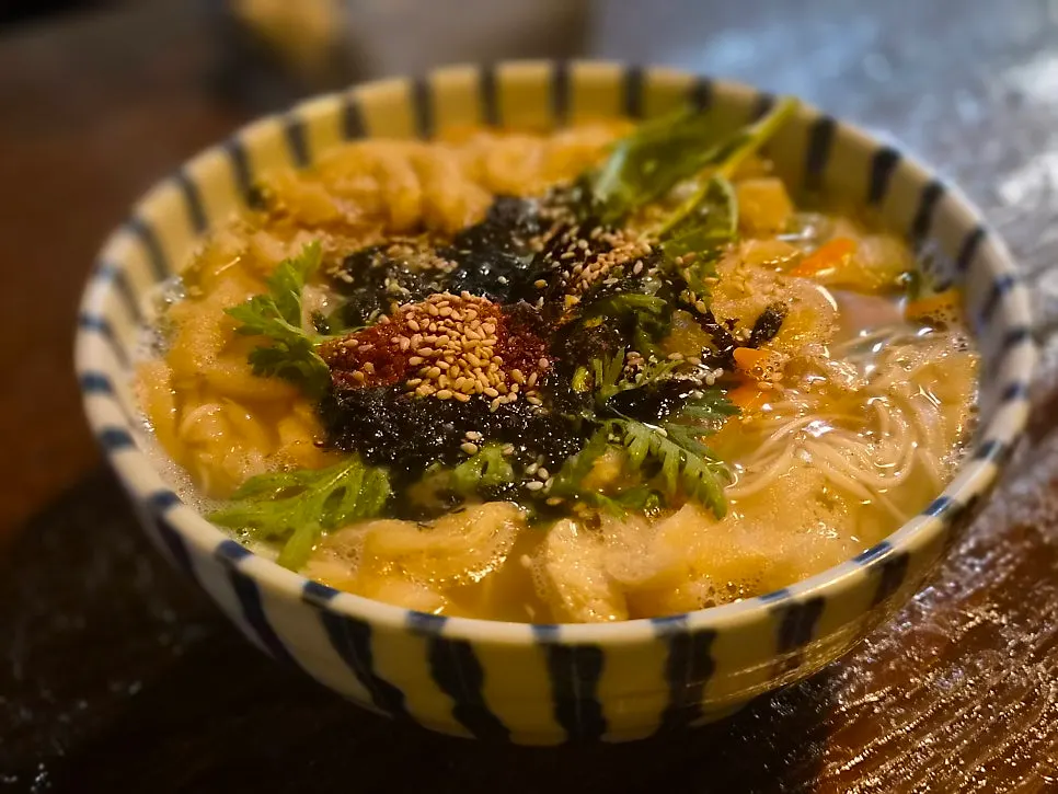A bowl of jangchi guksu at Jeongju Ilga