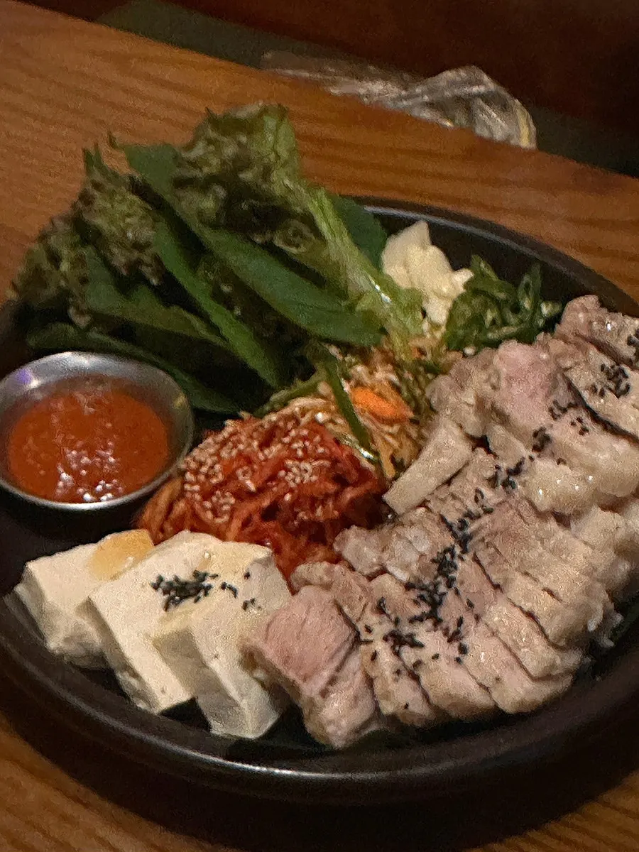 Jeongju Ilga's signature Jeongju bossam platter