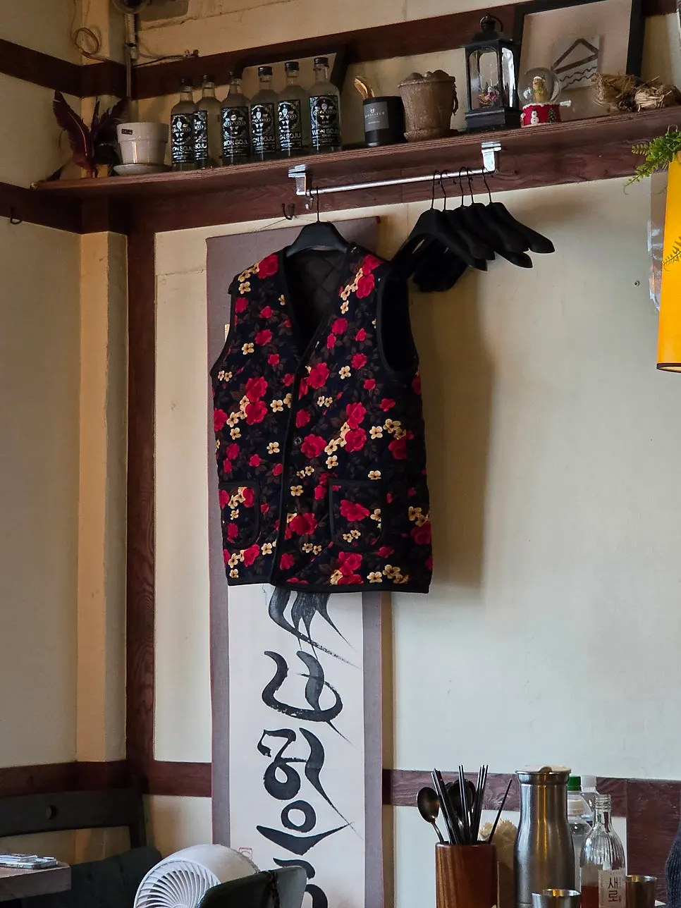 Korean bar-style decor props at Jeongju Ilga