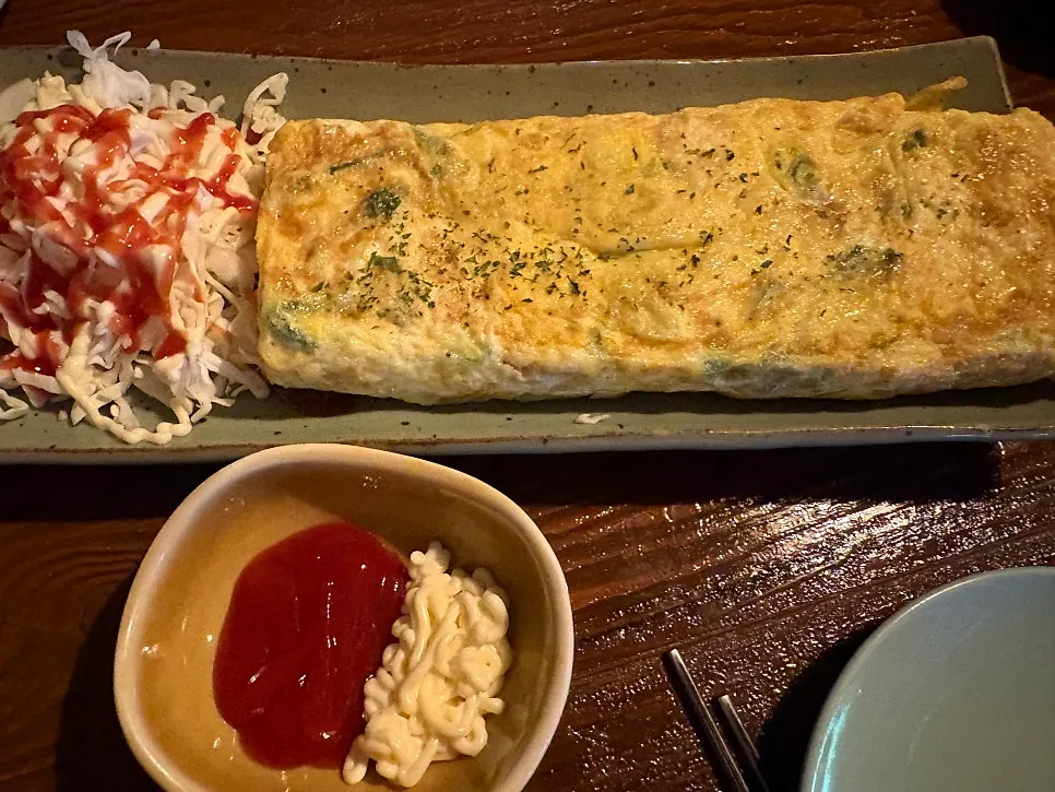 A thick, whole egg roll served uncut