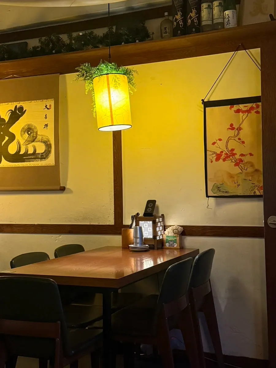 Seating inside Jeongju Ilga