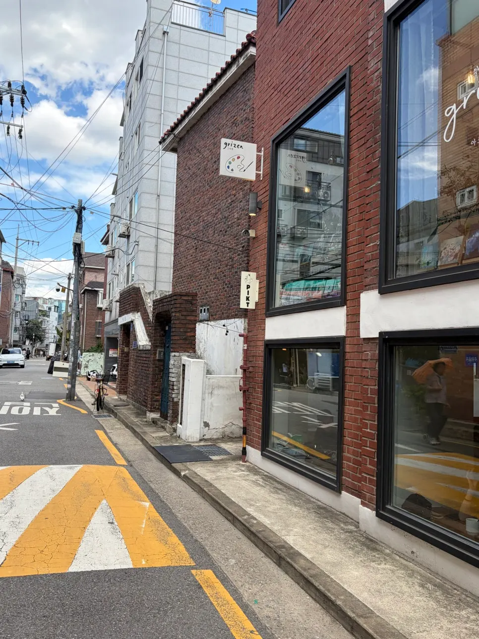 Quiet alley leading to the café near Mangwon Market