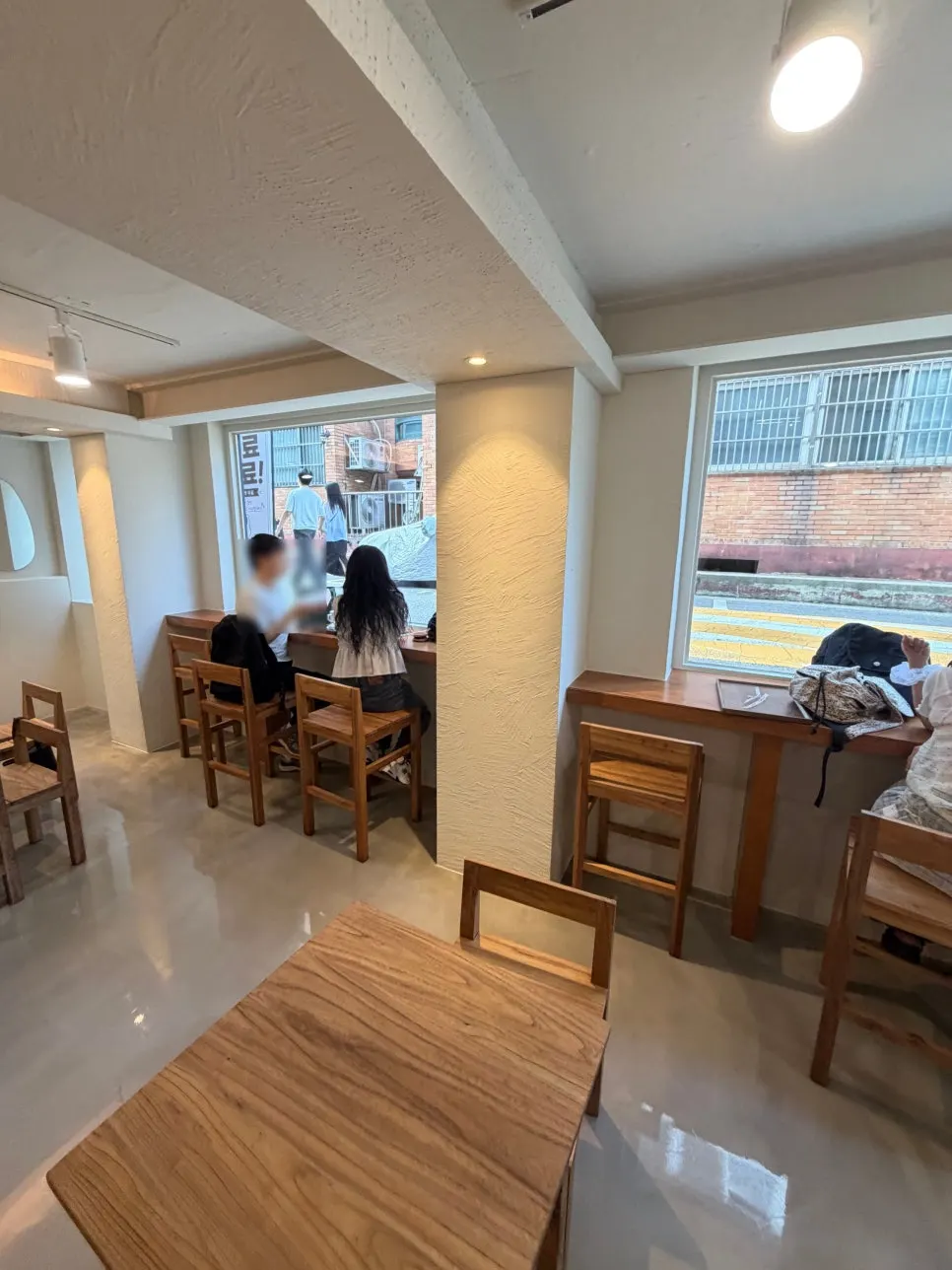 Brick exterior and floor-to-ceiling windows of PICT Roastery Mangwon Branch