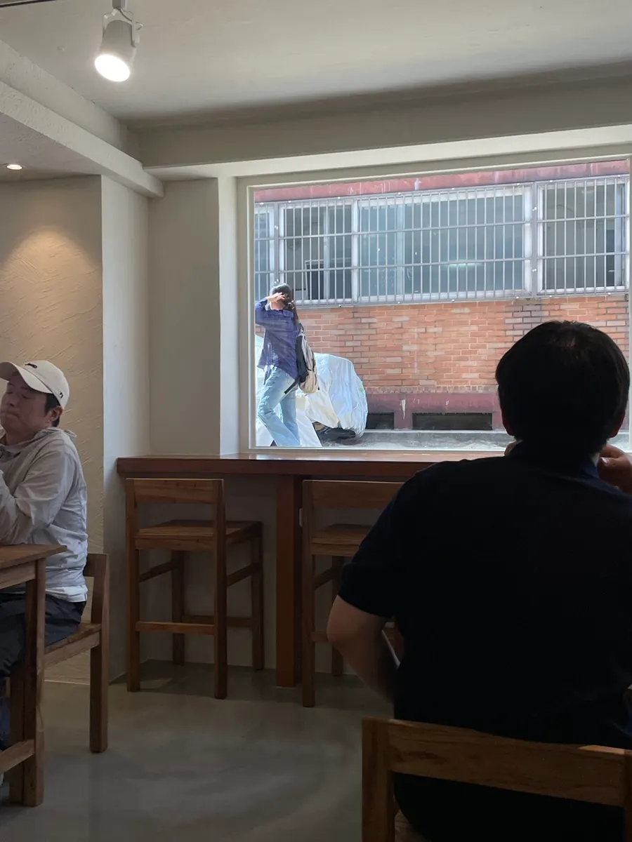 카공하기 좋은 카페 창가 자리