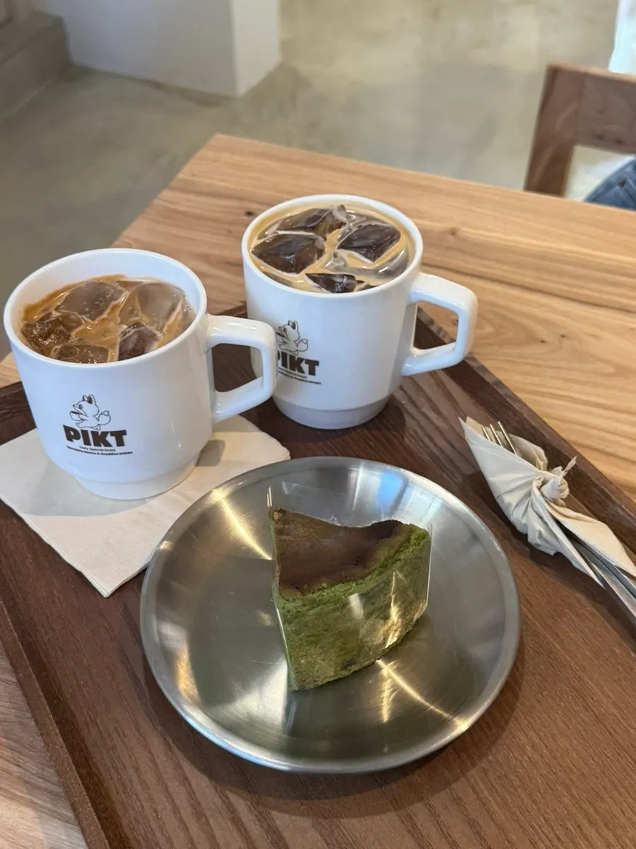 픽트로스터리 망원점 전체 홀 모습