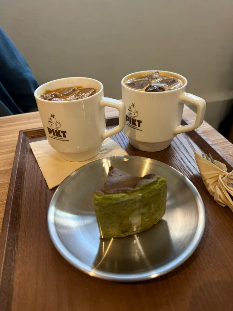 머그컵에 담겨 나온 카페라떼