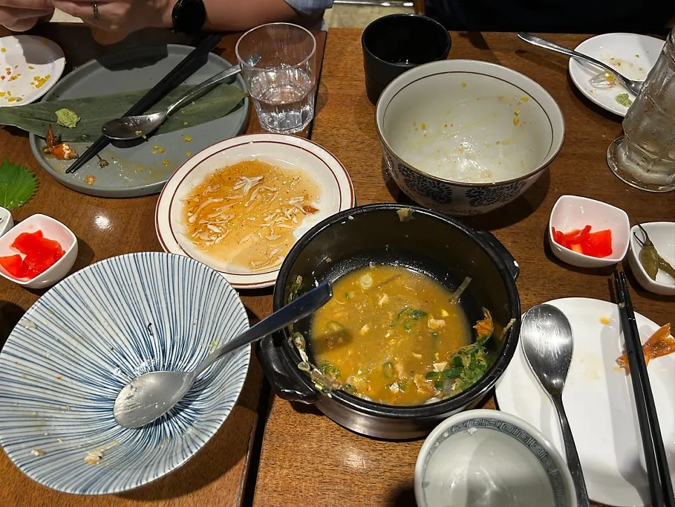 음식을 모두 비운 파동 테이블