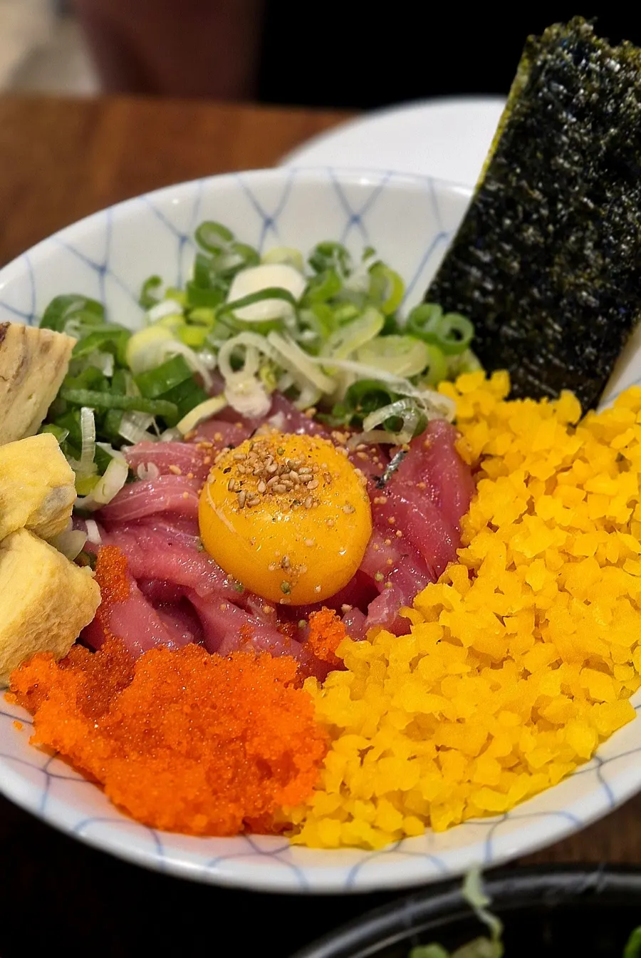 Tuna rice bowl with rolled omelet and flying fish roe