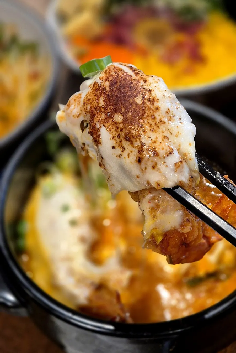 Nabe served with shrimp tempura and rice