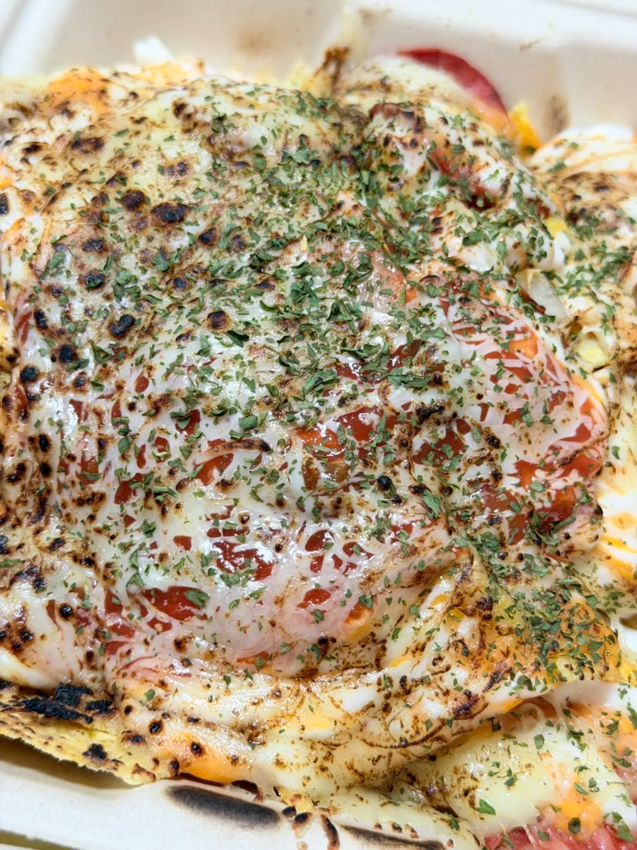 치즈와 페퍼로니가 듬뿍 올라간 나초