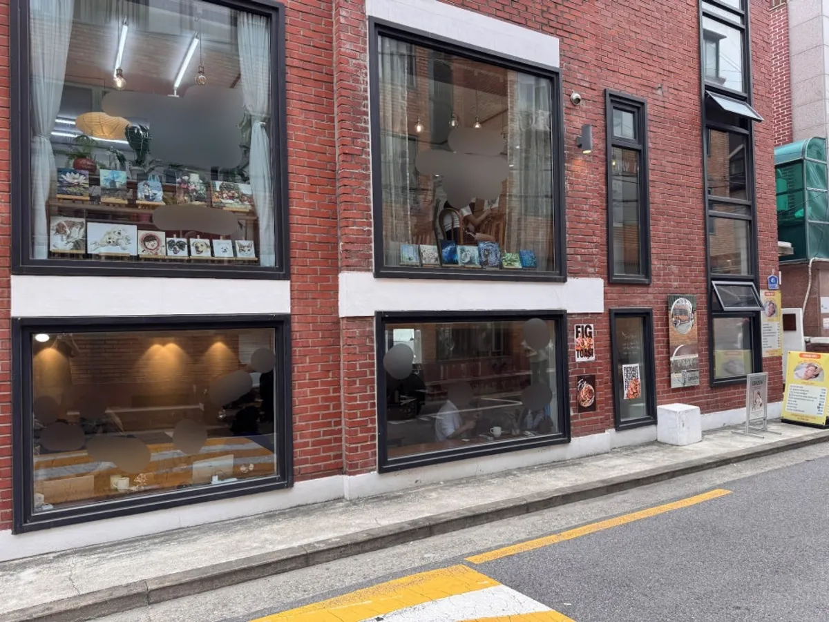 Red brick building exterior of PICT Roastery Mangwon Branch in a Mangwon-dong alley