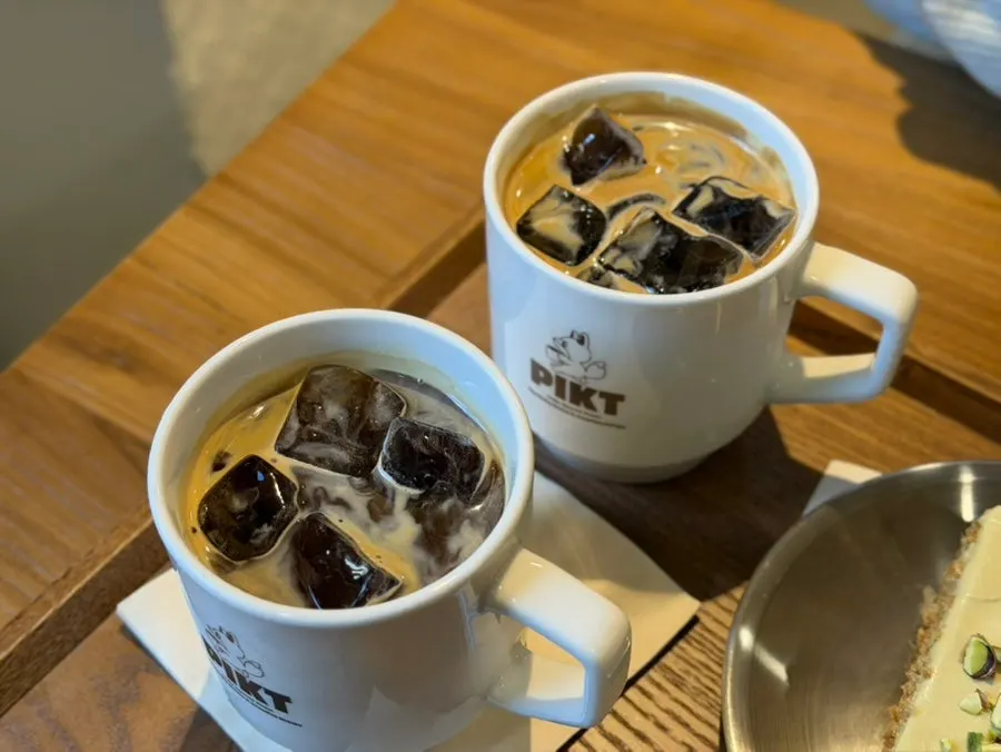 디저트와 함께 즐긴 아메리카노