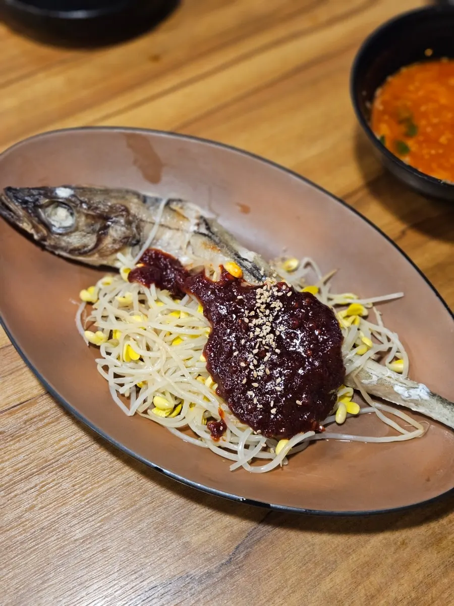 서비스로 나온 새우장 두 마리