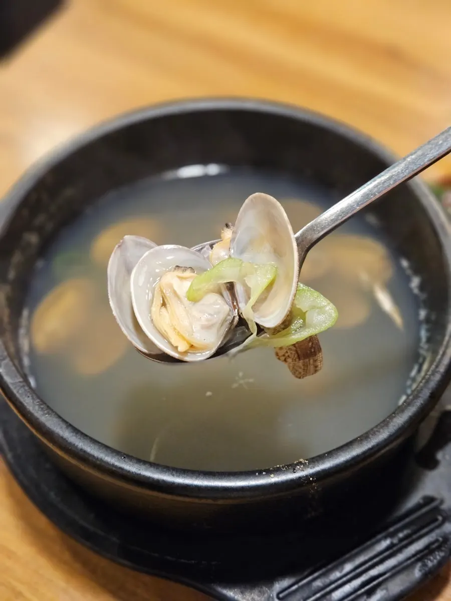 바삭하게 구운 새우머리버터구이