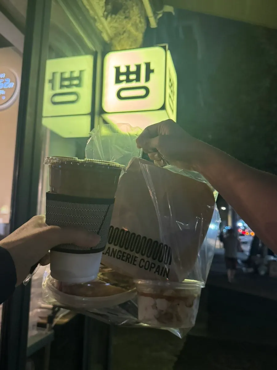 한강 피크닉용으로 자른 바게트 포장