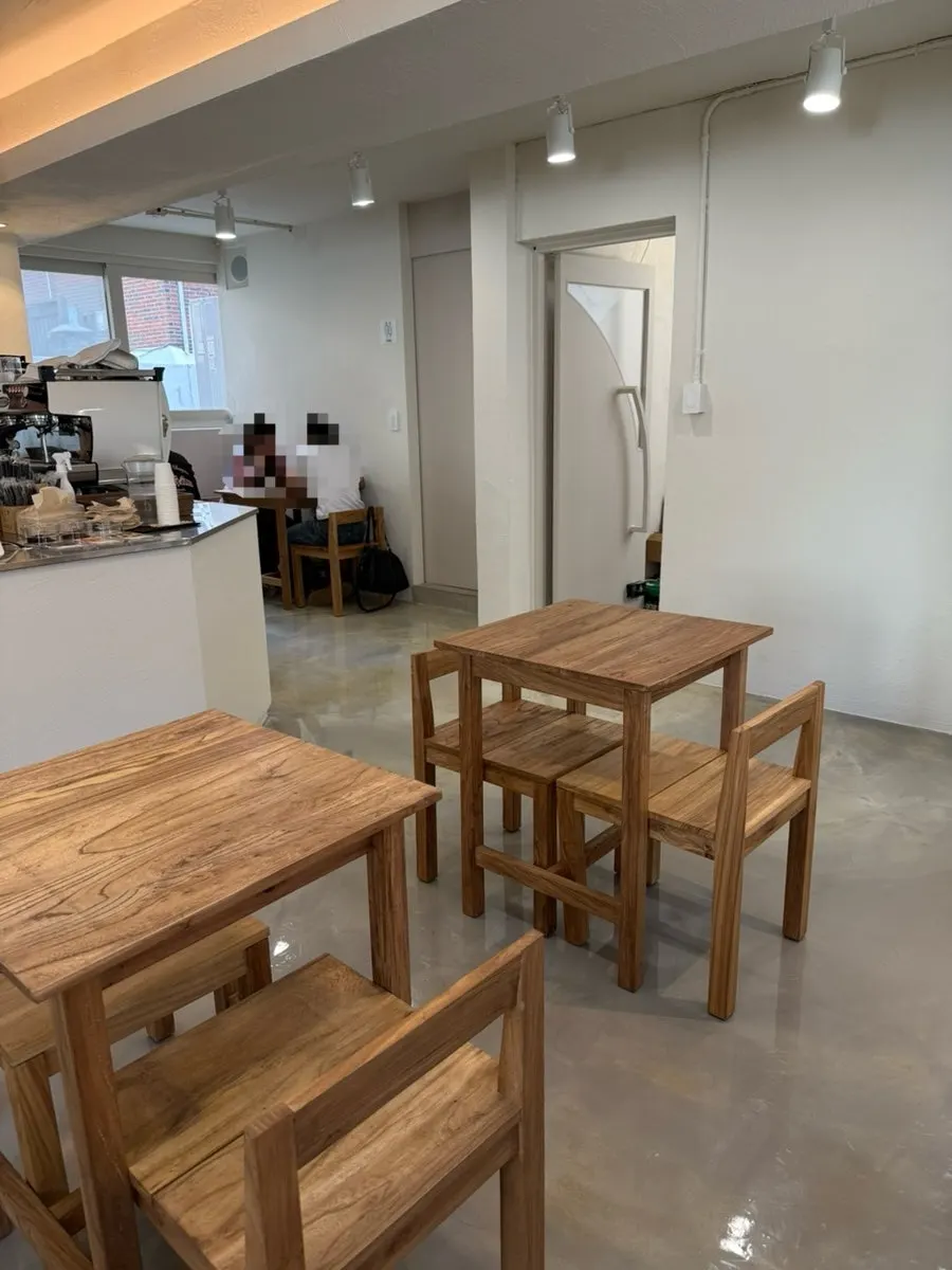 Café interior full of customers