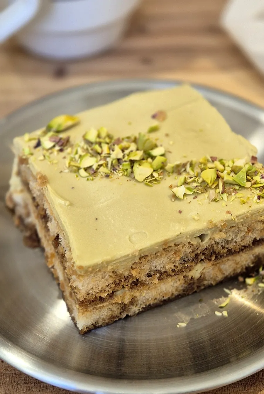 Pistachio tiramisu dessert