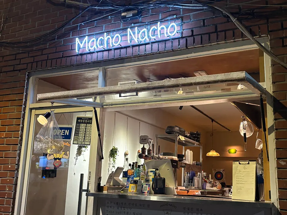 Exterior of Macho Nacho on the road at the intersection near the Han River Park entrance