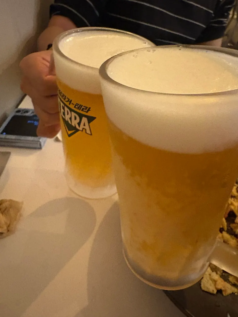 A ₩4,000 draft beer pulled as the first pour from a new keg