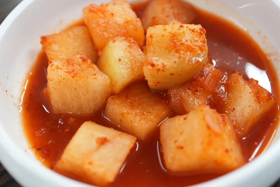 Spicy-sweet kkakdugi side dish