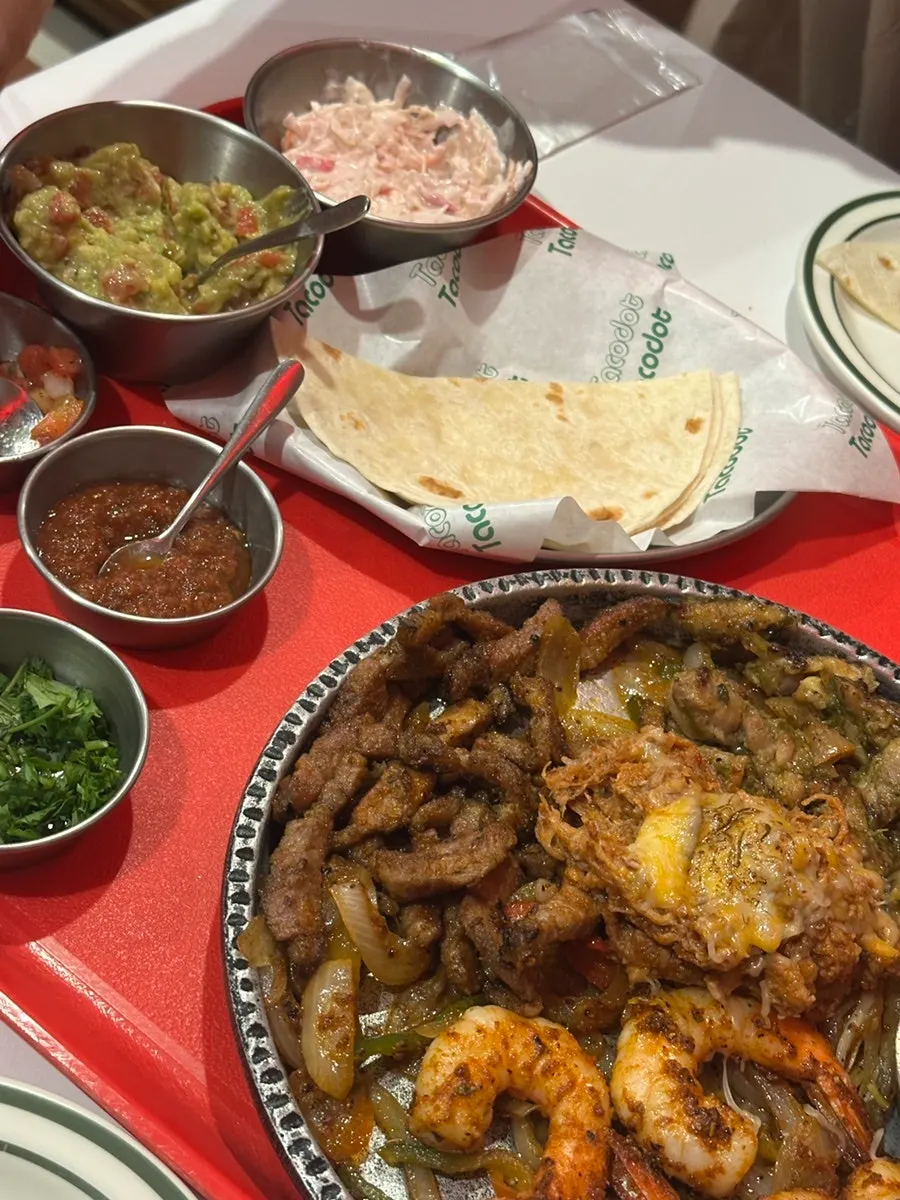 Final shot of the fajita platter