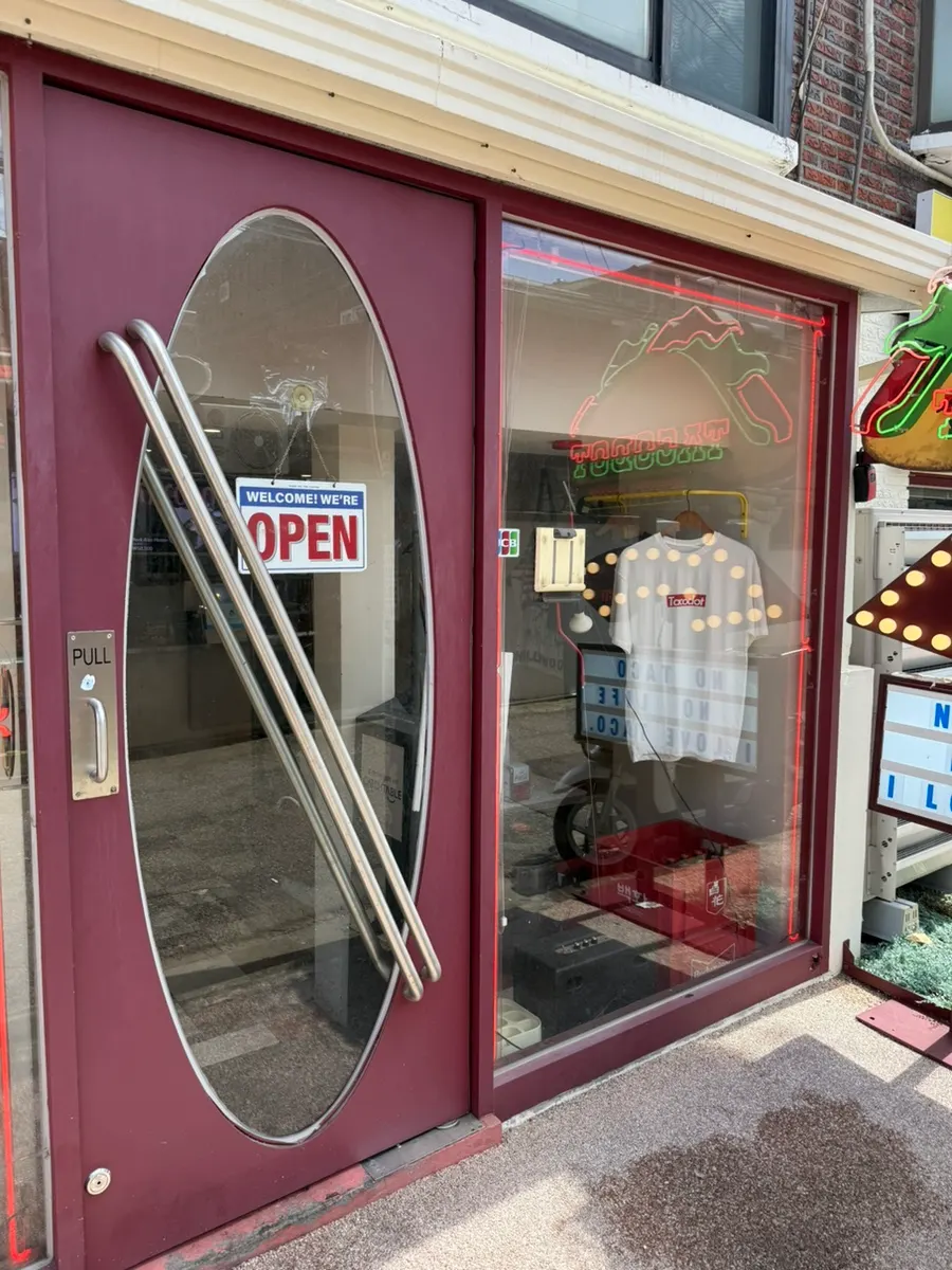 Entrance to Taco Dot Mangwon Market Main Branch