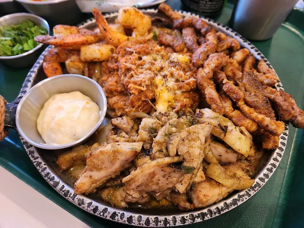 Generous grilled meat fajita platter