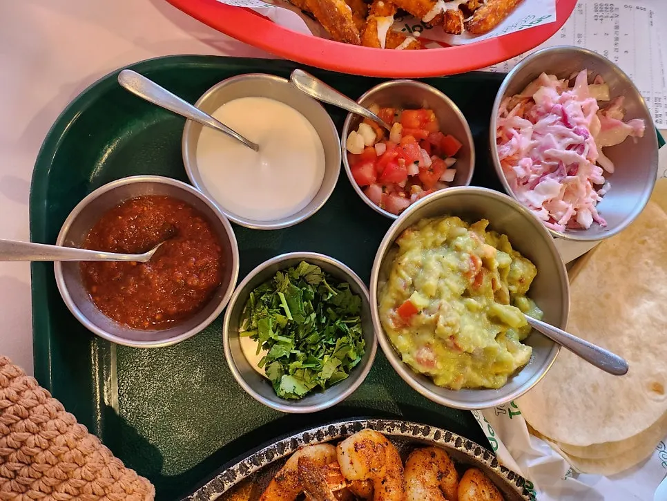 Fajita platter with guacamole