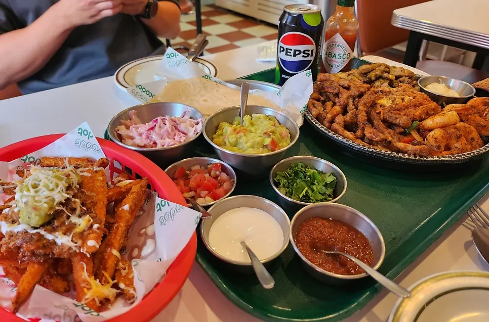 Fajita platter with sauces