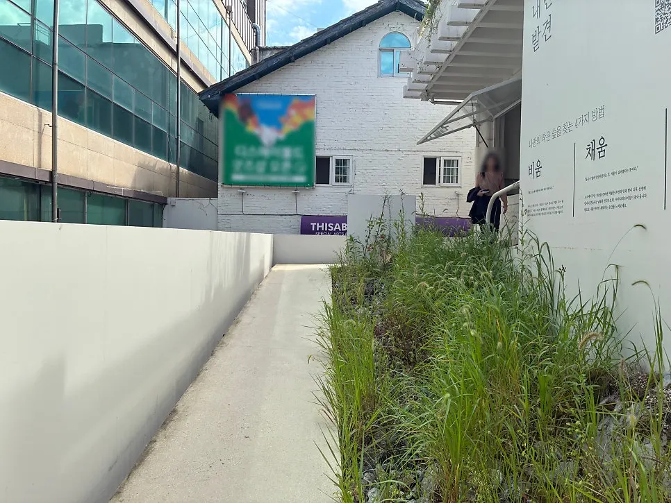 View of the 1st floor seating at Naemyeonui Balgyeon