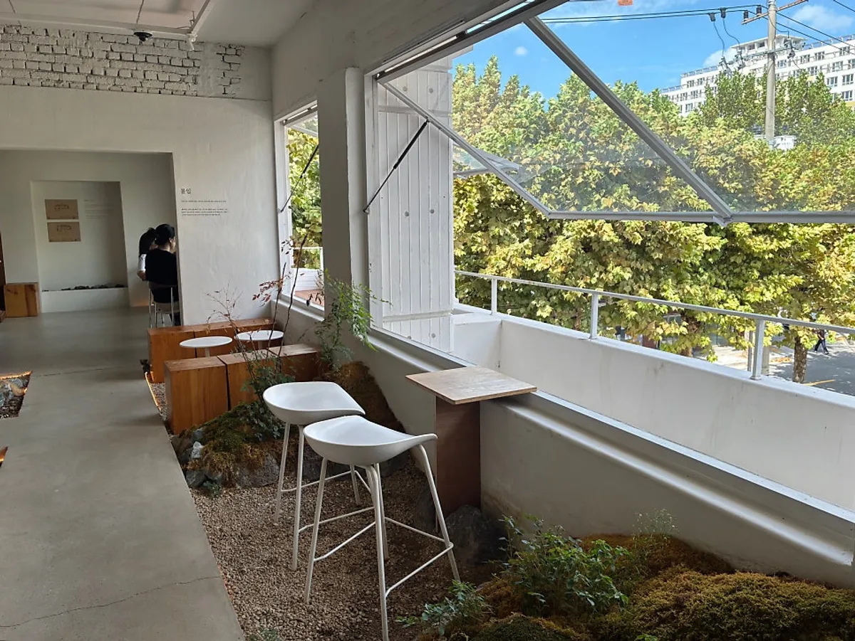 Small room-style seating area