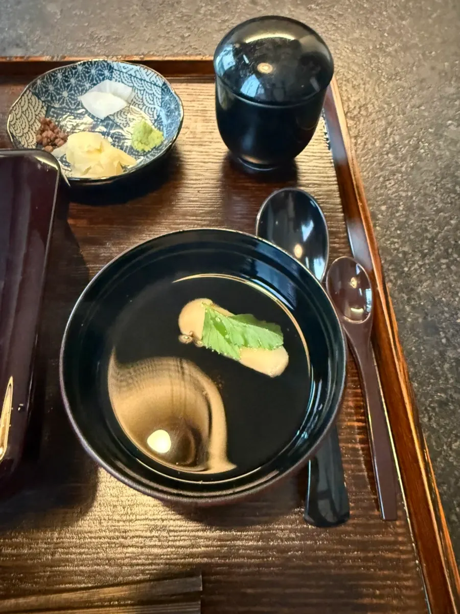 Close-up of the seasoned eel rice bowl
