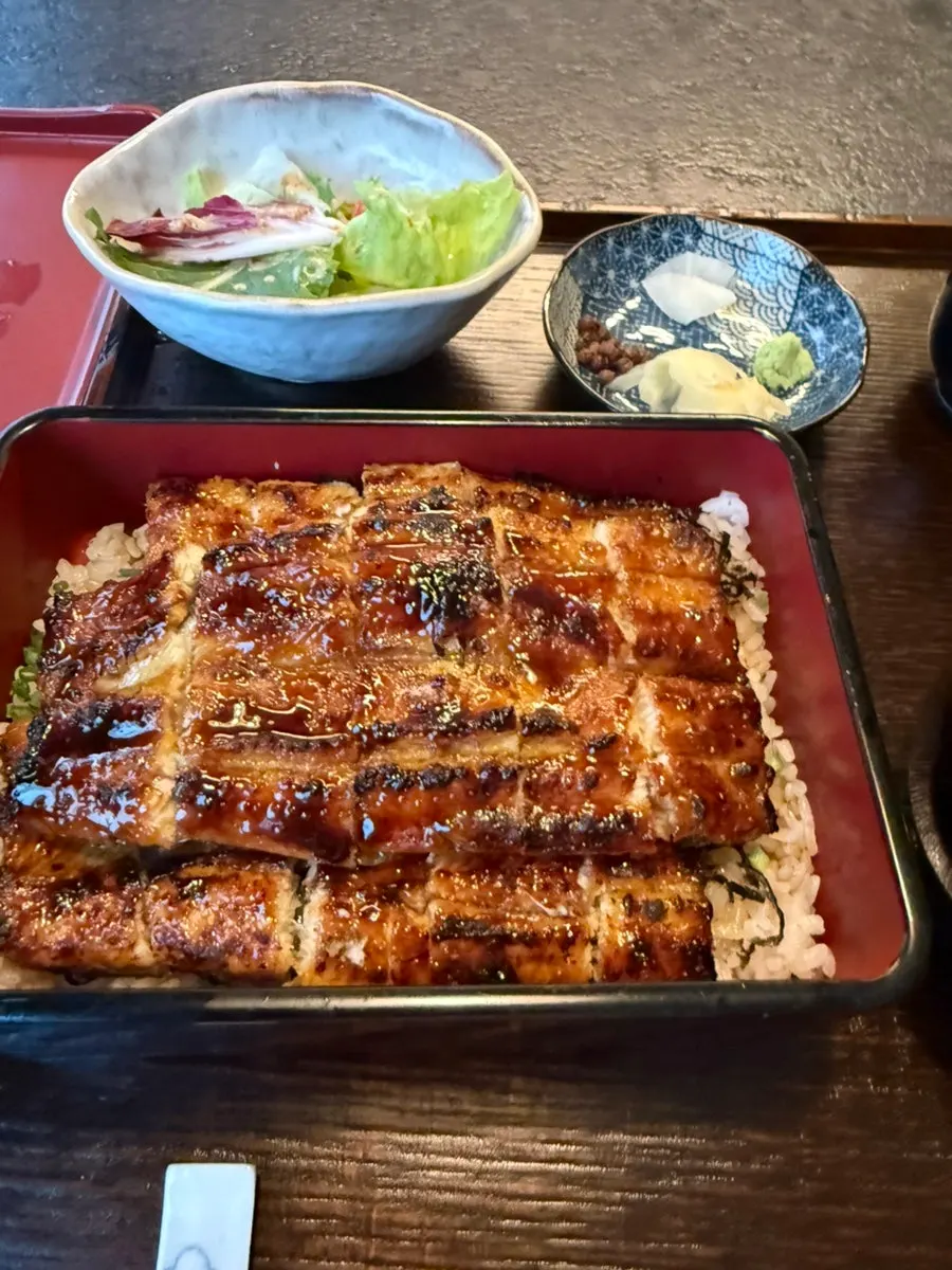 Empty bowl after finishing Manmok's eel rice bowl