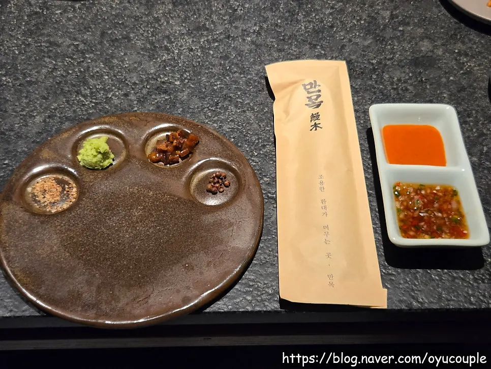 Pre-meal table setting at Manmok