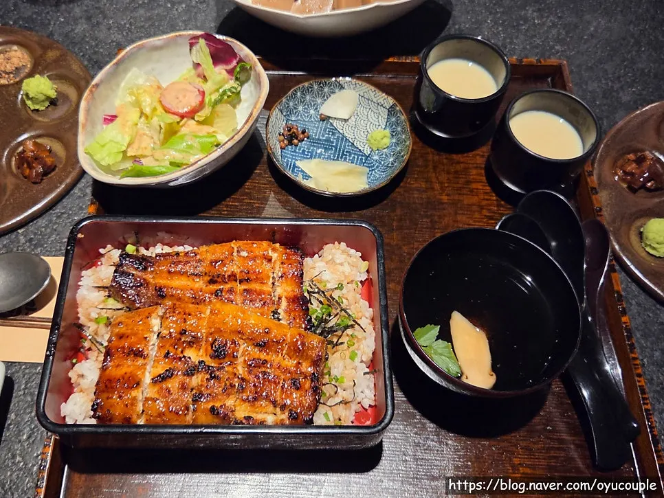 Side dishes served alongside chawanmushi