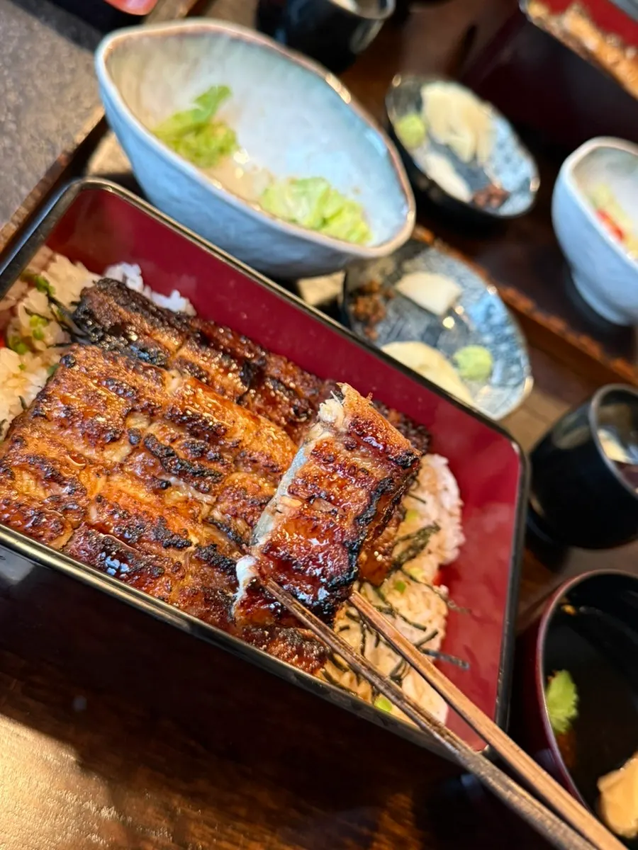 Vertical shot of Manmok's Kanto-style grilled eel rice bowl