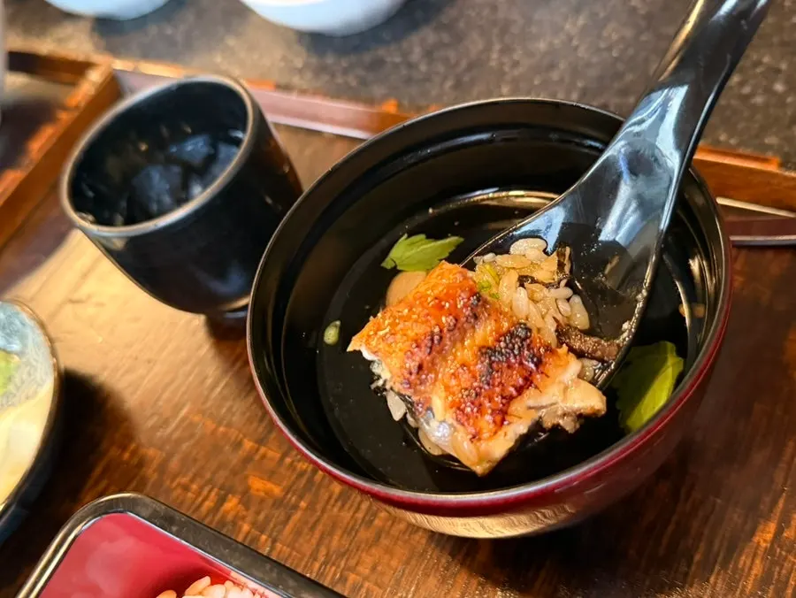 Manmok's eel rice bowl with pepper