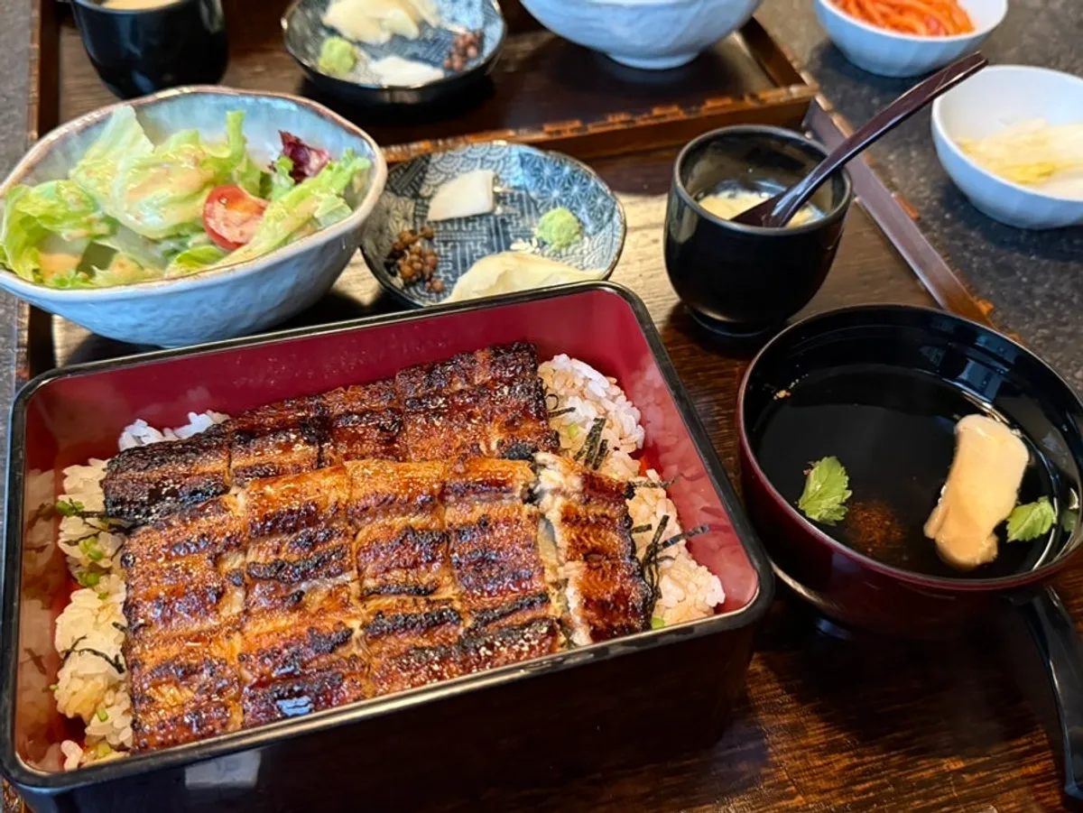Ochazuke-style combination of eel and rice soaked in matsutake soup