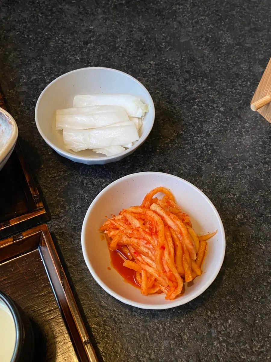 만목 백김치와 무생채 반찬