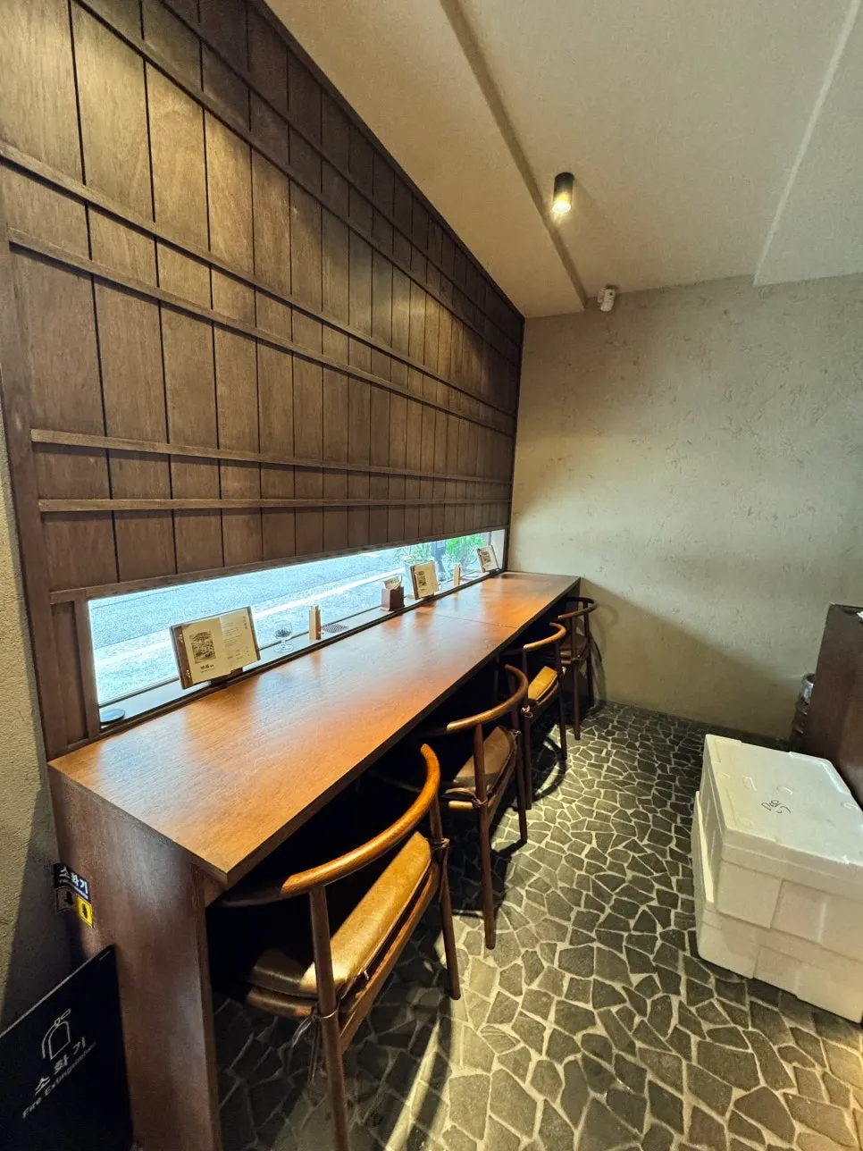Vertical shot of Manmok's interior lit with soft indirect lighting