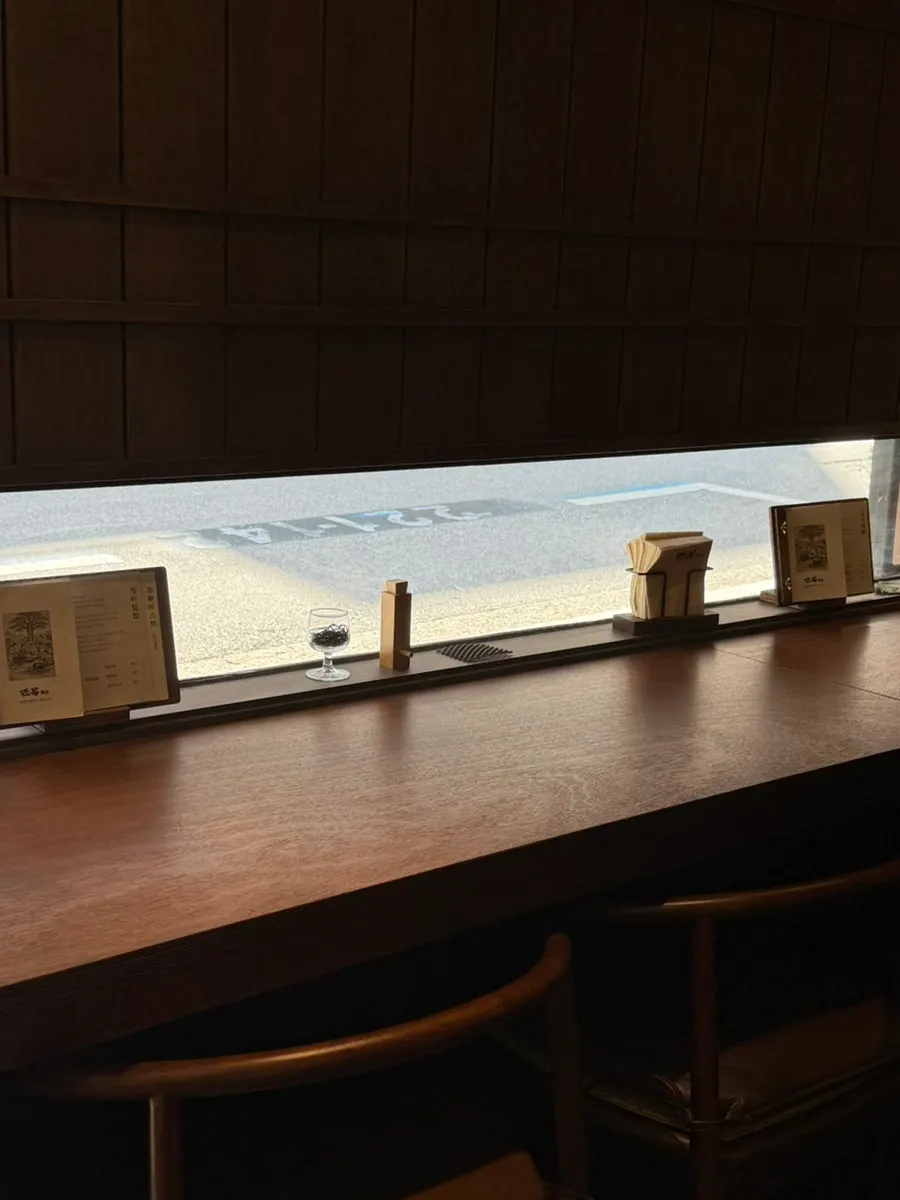 Manmok's stylish dining hall