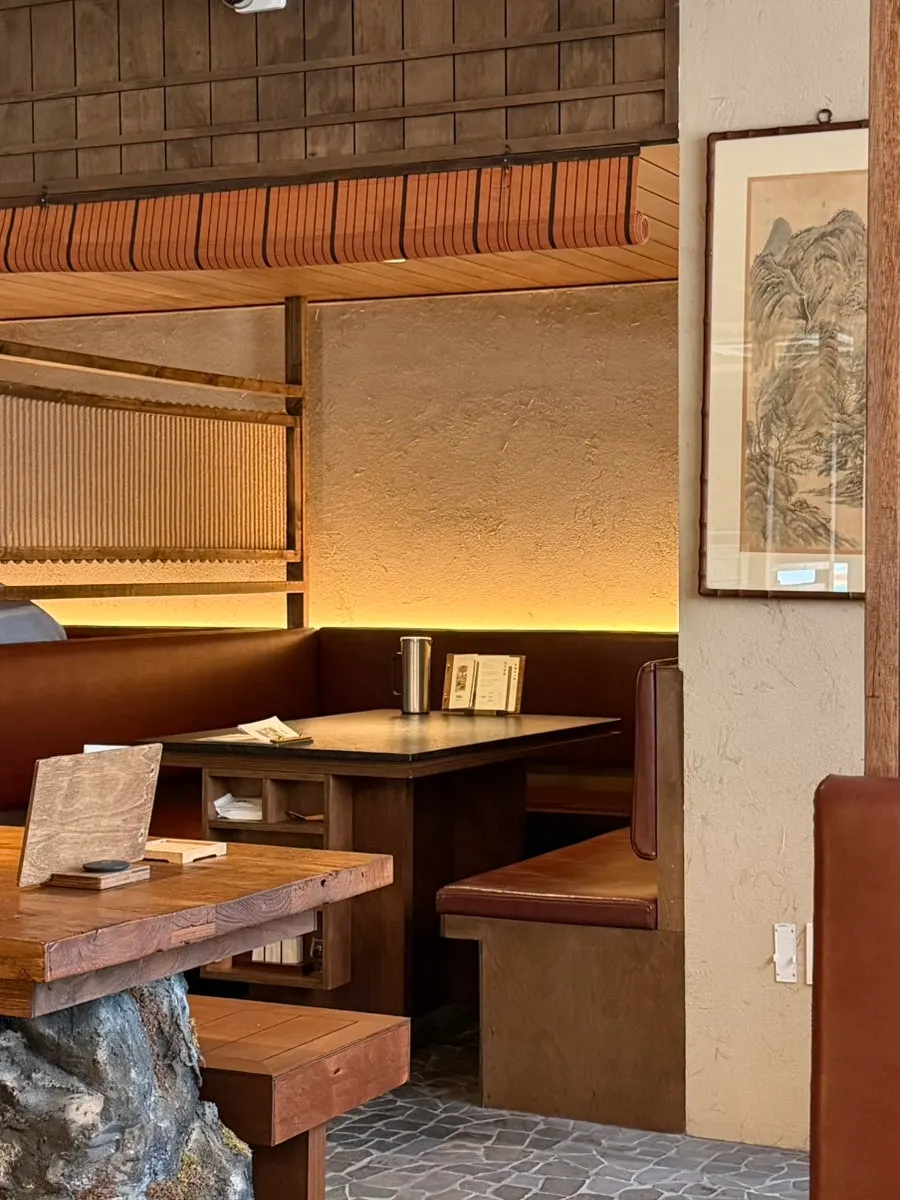 Weekday 1pm solo eel rice bowl with wide seating at Manmok, Seonleung