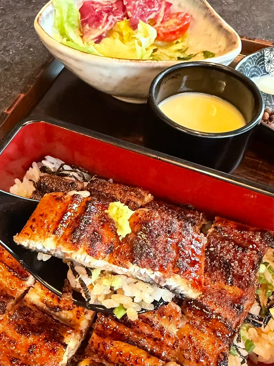 Manmok's eel rice bowl with wasabi and pickled radish