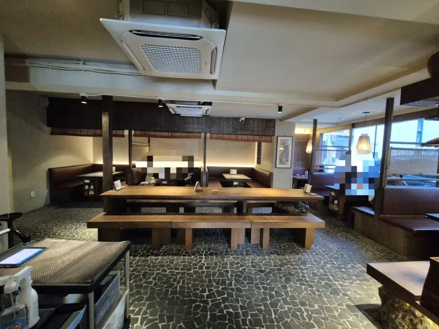 Spacious table layout in the main Manmok dining hall