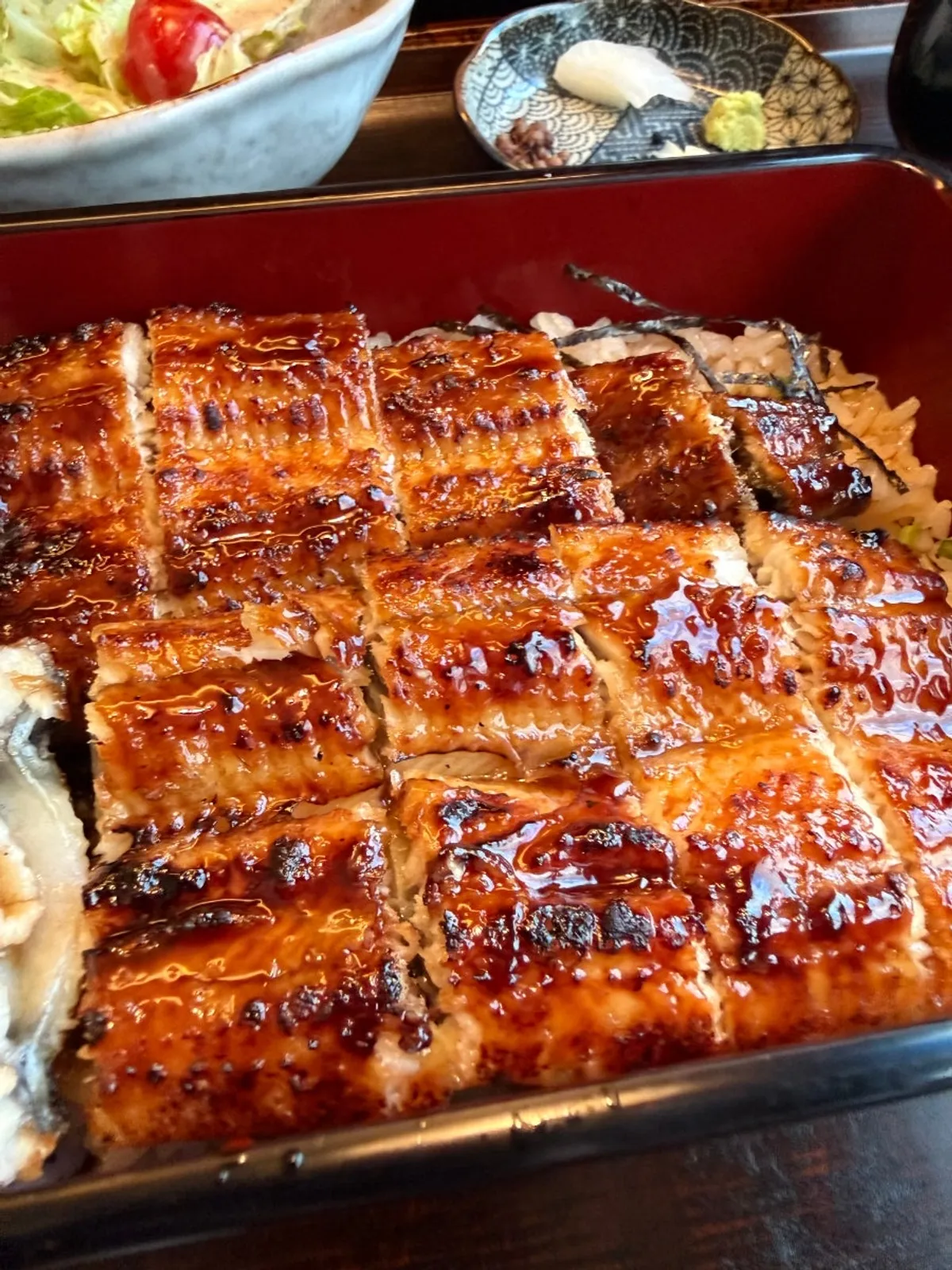 Manmok's eel rice bowl piled with thick eel