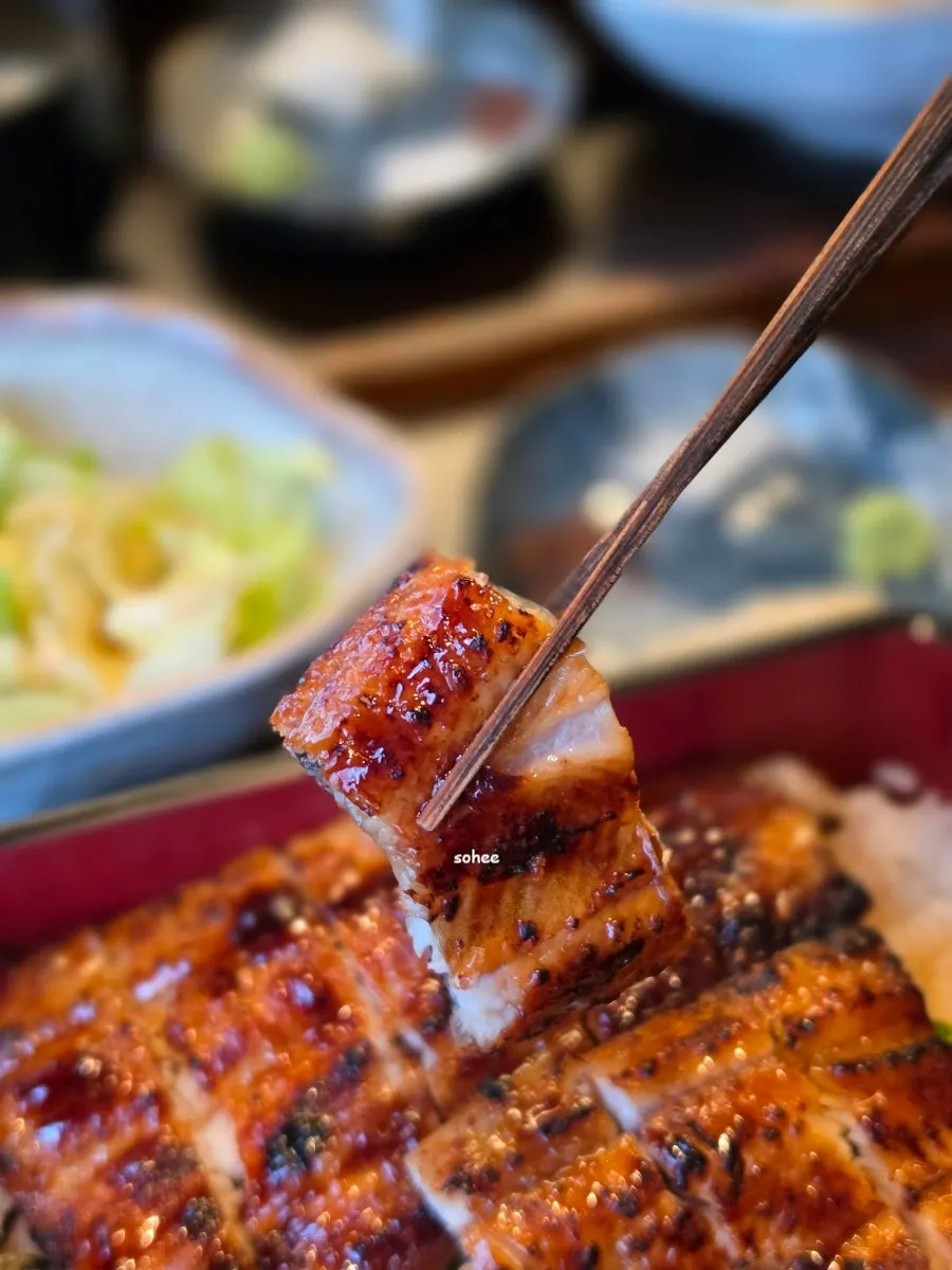 칠링 세팅된 와인 병
