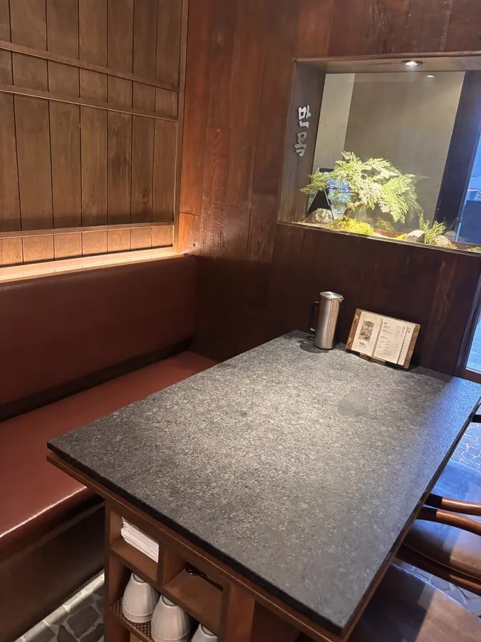 Manmok seating under soft, calm lighting